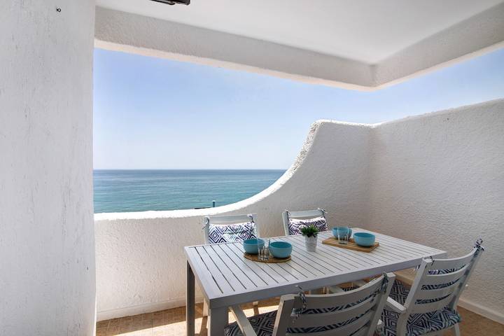 Appartement entier, Appartement de vacances 'Moderno E Renovado T2' avec vue sur la mer, balcon et Wi-Fi in Cavacos, Quarteira