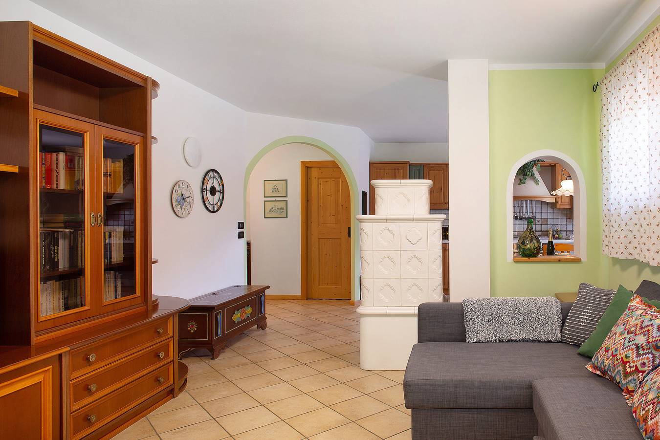 Appartamento intero, Villa 'Enrica' con vista sulle montagne, terrazza privata e Wi-Fi in Transacqua, Primiero San Martino di Castrozza