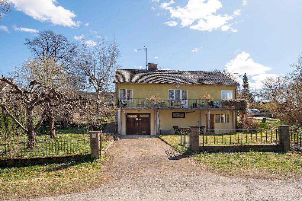 Ganze Wohnung, Apartment downstairs in my house. Short walking distance to commuter train. in Schwedische Ostsee