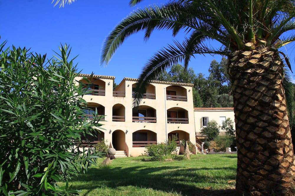 Ganze Wohnung, Residence Les Dauphins – 4-Personen-Apartment, Strand 350 m, in der Nähe von Aja in Tiuccia, Casaglione