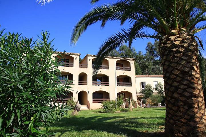 Village vacances pour 4 personnes, avec Balcon en Corse-du-Sud