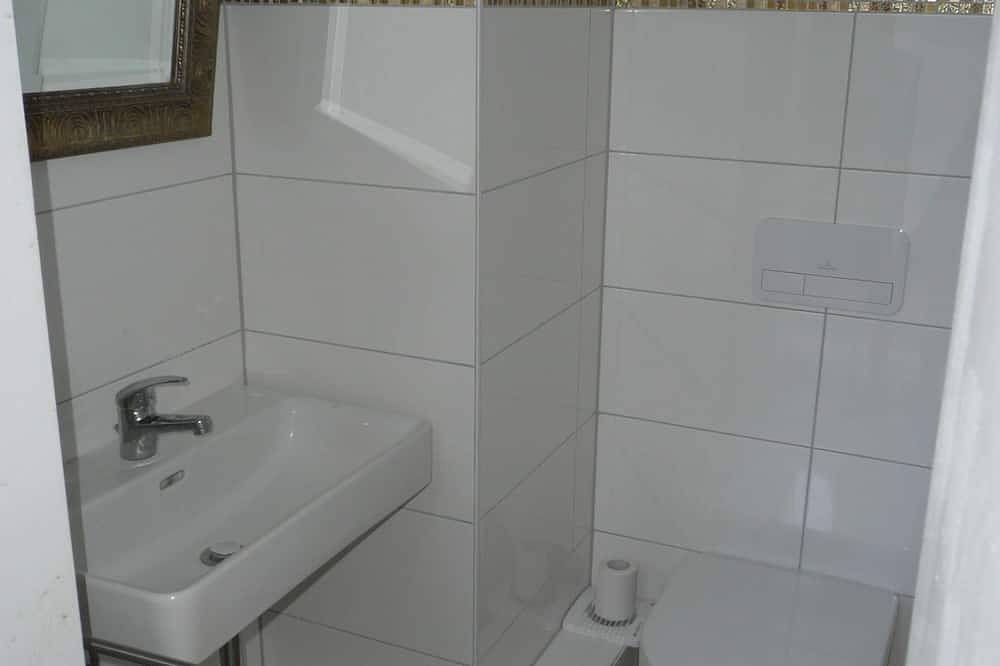 Ganze Wohnung, Kleines Appartement mit großem Wintergarten. Für bis zu 3, höchstens 4 Gästen. in Malente, Ostholstein