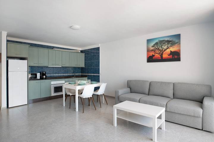 Apartamento entero, Casa de vacaciones 'Apartamento A 1 Minuto De Playa' con piscina compartida in Puerto del Carmen, Tías