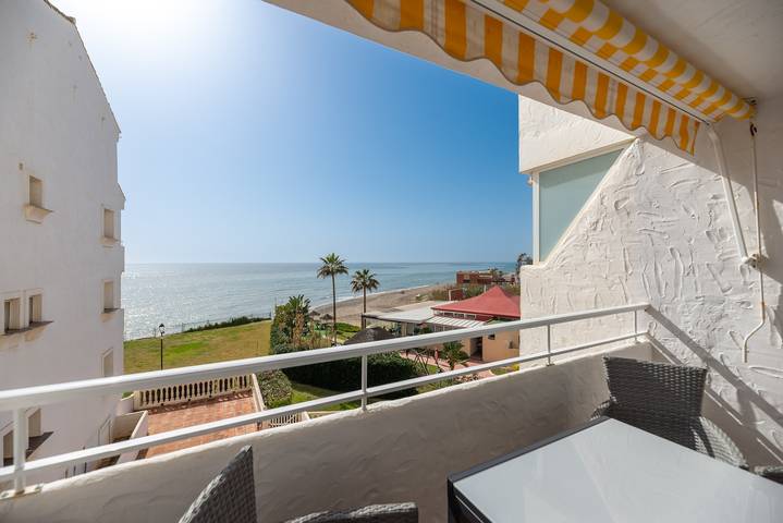 Ganze Wohnung, Apartment 'Beach Marbella' mit Meerblick, Wlan und Klimaanlage in Marbella Ost, Marbella