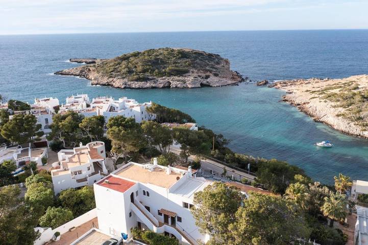 Location de vacances pour 4 personnes, avec piscine ainsi que vue et jardin dans Portinatx - 3