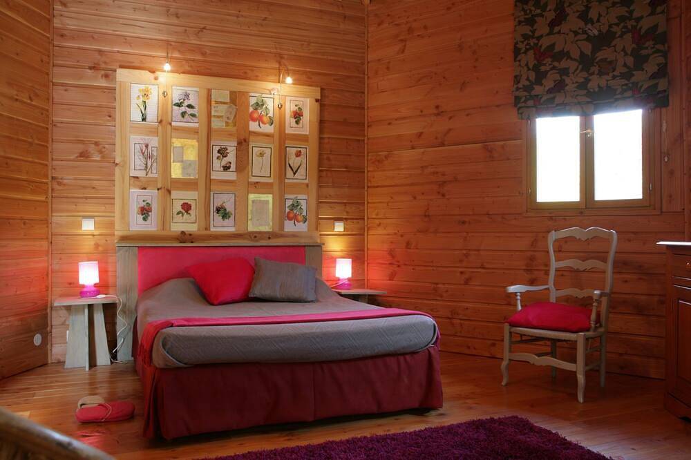 Chalet de Charme \" Pleine Nature\" Pour 2 Personnes in Saint-Hippolyte-du-Fort, Région du Vigan