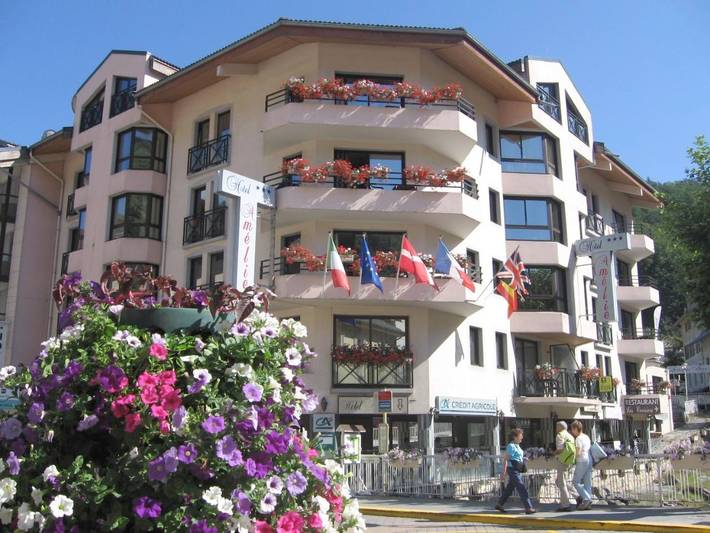Hôtel pour 2 personnes, avec Terrasse ainsi que Jardin et Piscine