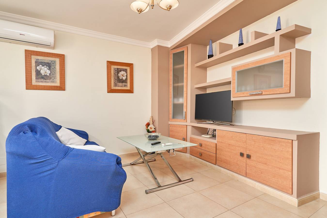 Apartamento entero, Apartamento 'Apartamento Lola 1' con terraza privada, Wi-Fi y aire acondicionado in Nerja Centre, Nerja