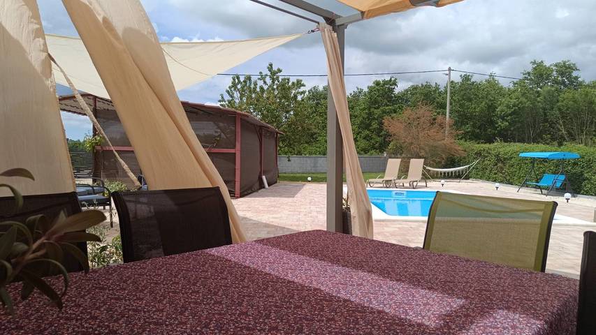 Vakantiehuis voor 6 personen, with balkon and tuin as well as zwembad, met huisdier - 1