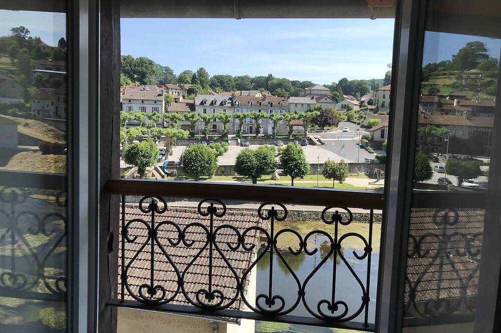 Appartement entier, Petit Hôtel Rural au bord de la Cère in Laroquebrou, Région d'Aurillac