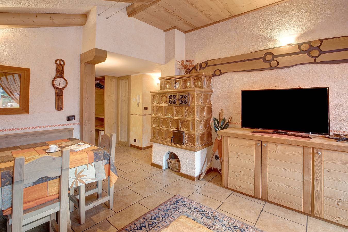 Appartamento intero, Appartamento per vacanze 'Baita Dei Ski Casina' vicino alle piste con balcone e Wi-Fi in Livigno (Borgo), Livigno