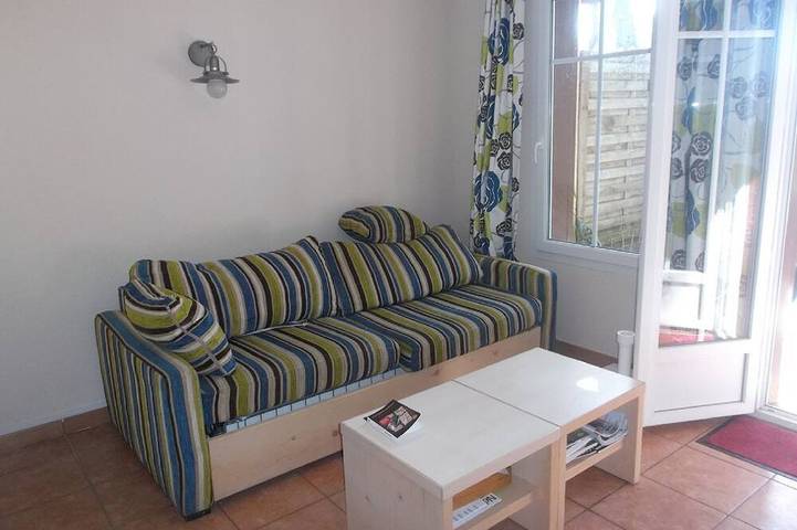 Gîte pour 6 personnes, avec piscine et jardin