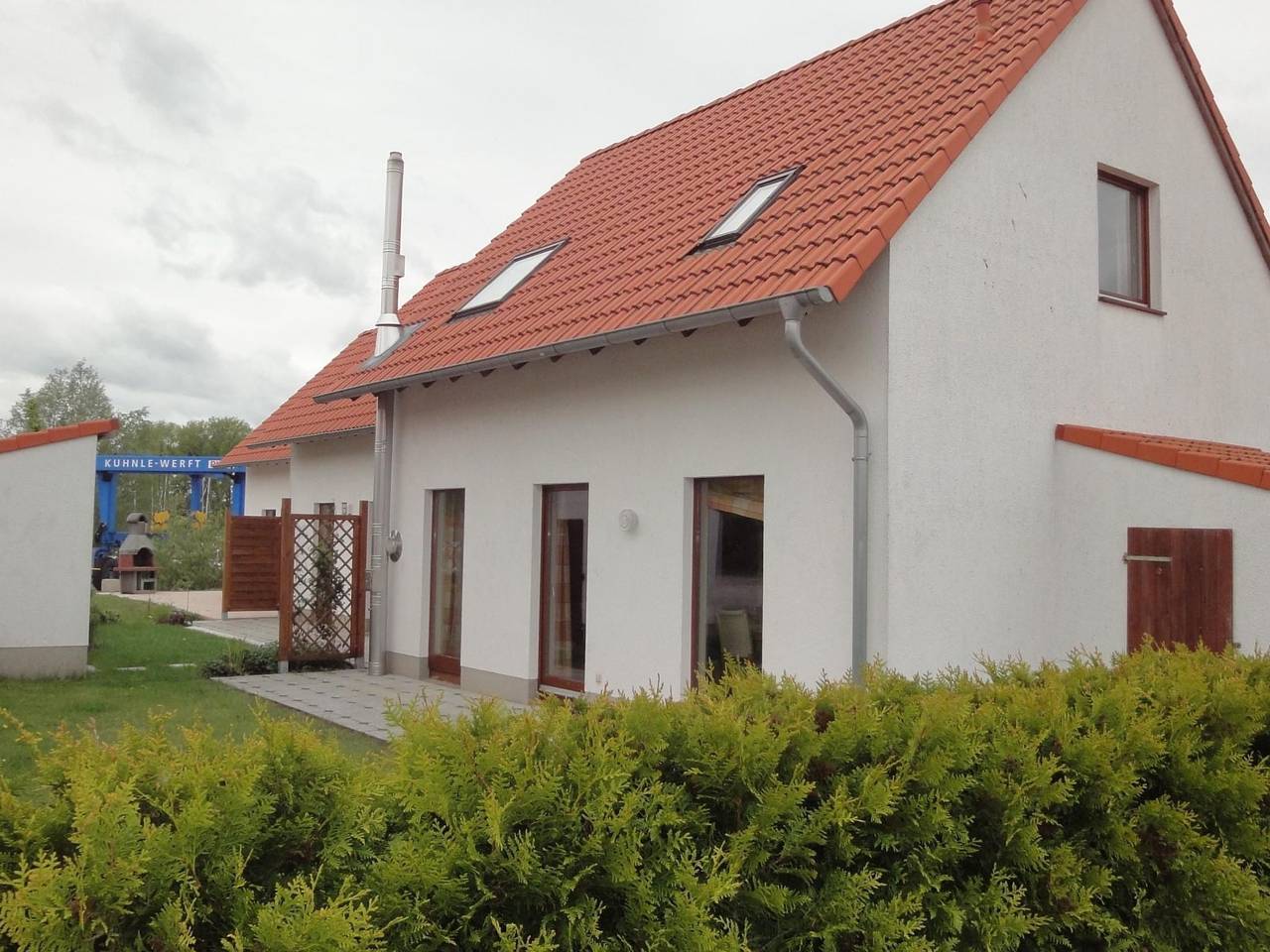 Am Wasser mit Terrasse und Kaminofen in Rechlin, Müritz