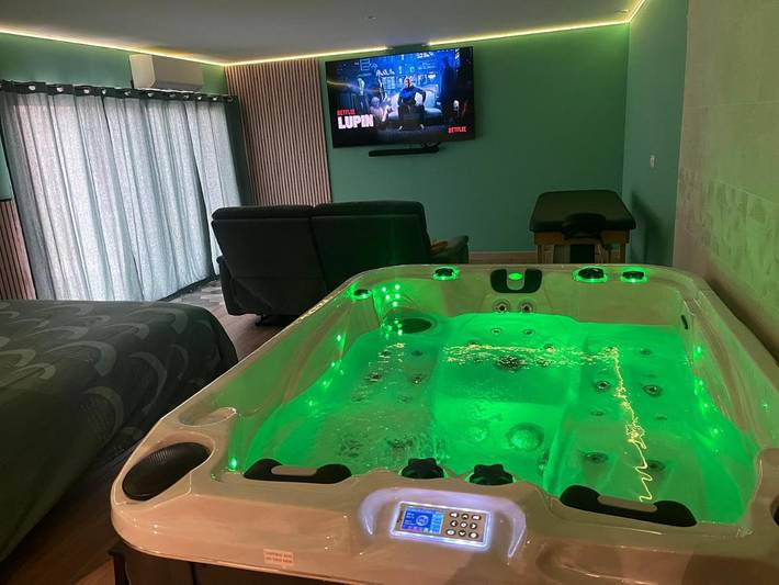 Location de vacances pour 2 personnes, avec terrasse et jacuzzi dans Seuil