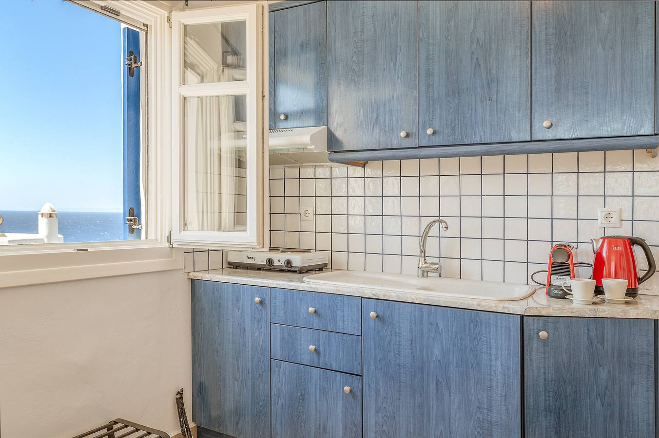 Appartement entier, Appartement "Suite No 4" avec vue sur la mer, Wi-Fi et climatisation in Syros