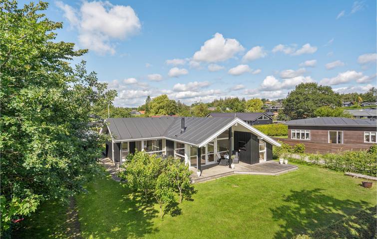 Feriehus for 6 personer med have in Høll, Børkop