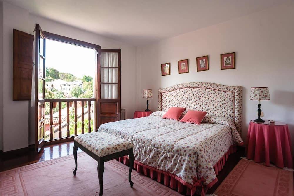 Entire apartment, Charming 2-bedroom apartment with private bathroom in Comillas, Cantabrian Coast