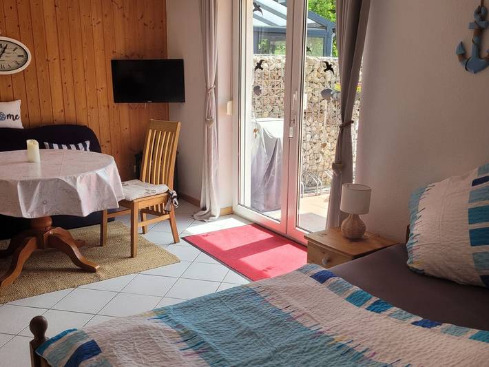 Ferienwohnung mit Terrasse - 25 qm Einraum-Ferienzimmer mit Terrasse in Alt Schwerin, Plauer See
