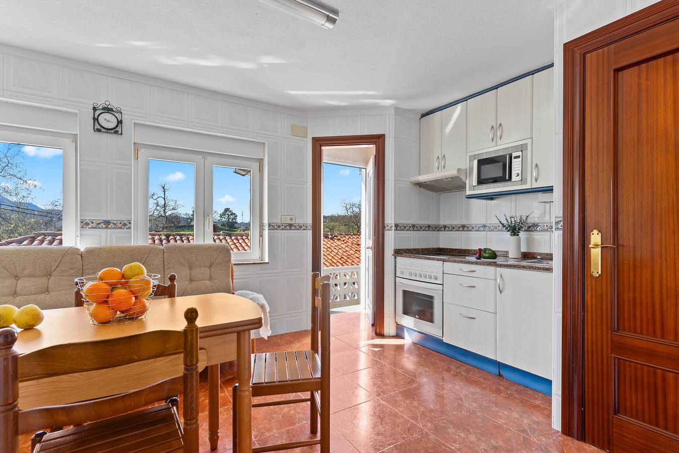 Casa Vacacional 'El Rincón De Pocholo' con Wi-Fi in Lastres, Colunga