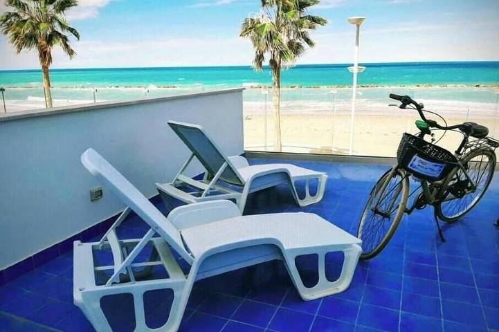 Ganze Wohnung, Viola Sul Mare Apartment - Panoramic Terrace on the Sea and Borgo Antico in Termoli in Lido Mistral, Termoli