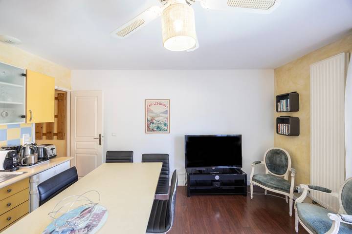 Gîte pour 4 personnes, avec Jacuzzi et Jardin ainsi que Sauna et Vue sur le lac à Brison-Saint-Innocent - 4