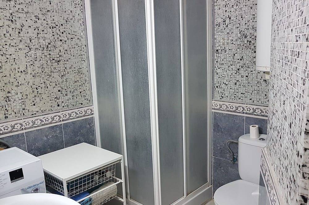 Entire apartment, Flat 6 ° floor without opposite on inner patio, near sea in Port Fuengirola, Fuengirola