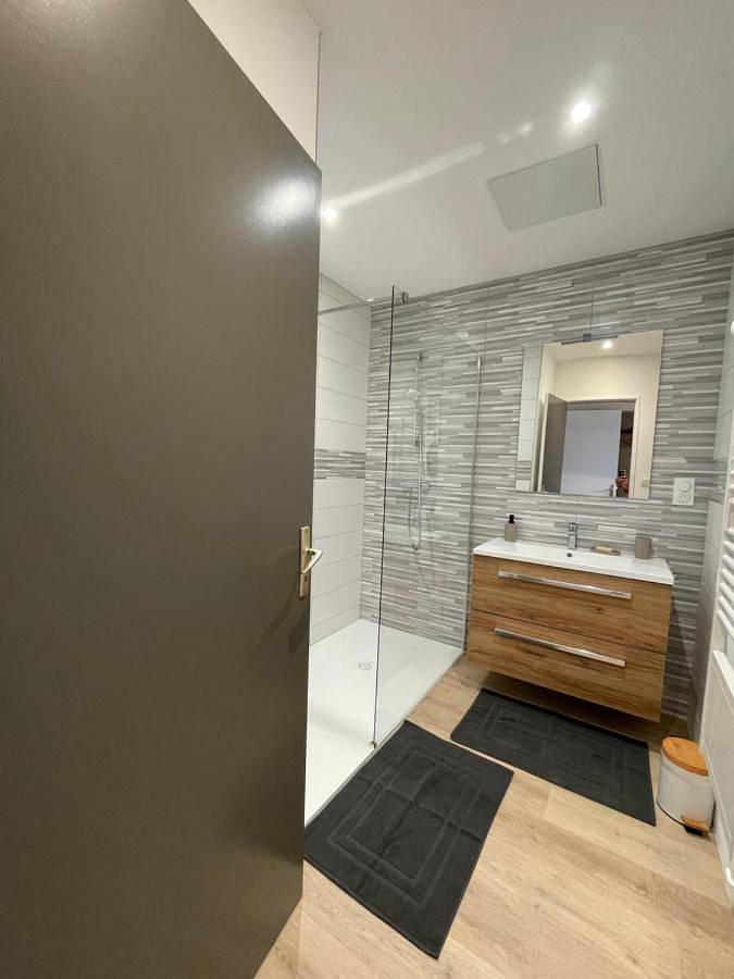 Three-Bedroom House in Saint-Flour, Région de Saint-Flour