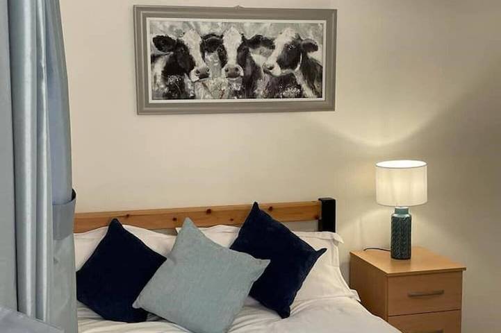 3-bedroom home with free parking in Kent