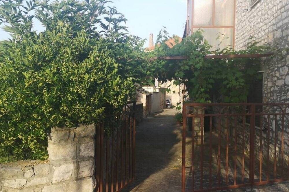 Entire apartment, Studio flat with balcony Supetar, Brač in Supetar, Brac