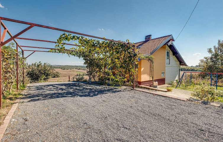 Ferienhaus für 6 Personen, mit Terrasse und Whirlpool sowie Garten und Pool