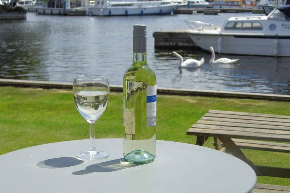 Log Cabin for 4 People in Wroxham, Norfolk