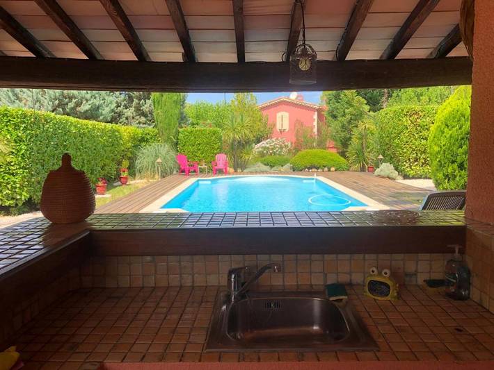 Location de vacances pour 3 personnes, avec vue ainsi que jardin et piscine à Saint-Privat-des-Vieux - 2