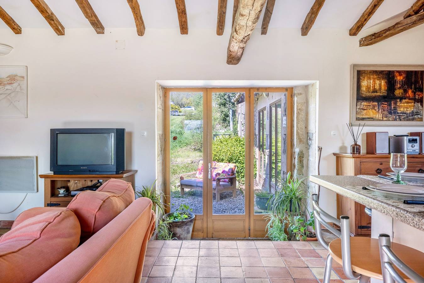 Gîte Des Martins-pêcheurs with Shared Pool, Private Terrace and Wi-Fi in Sanxay, Vienne