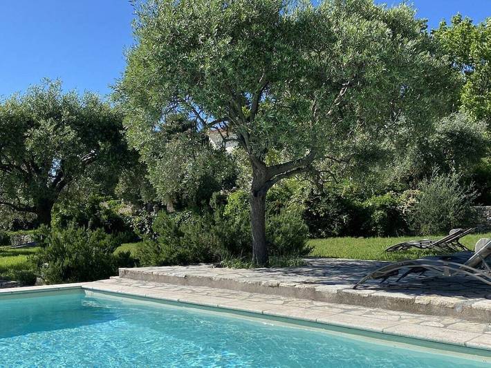 Gîte pour 2 personnes, avec terrasse ainsi que jardin et piscine