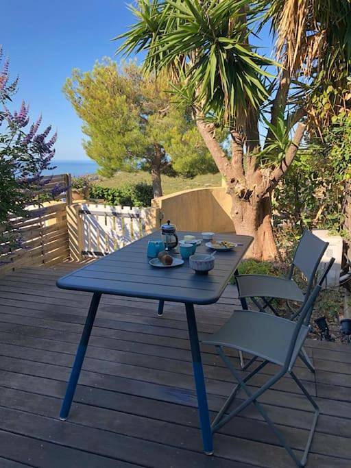 Bungalow pour 2 personnes, avec Terrasse et Jardin ainsi que Piscine et Vue dans Calanques