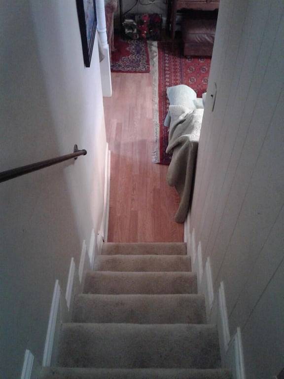 Cozy home with fenced in yard-Dog Friendly . 2 block walk to historic downtown! in Havre de Grace, Chesapeake Bay