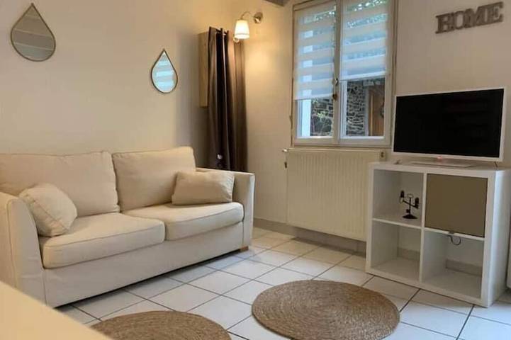 Maison de Ville Avec Petite Cour Abritée. Animaux de Compagnie Acceptés ! in Morlaix, Ceinture Dorée