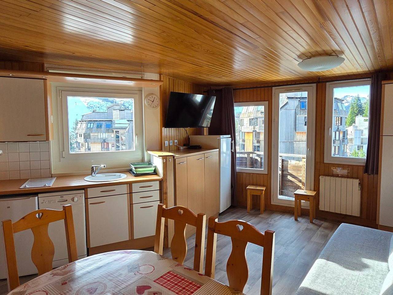 Appartamento intero, Spacious apartment for 5, balcony, station center in Morzine, Les Portes du Soleil