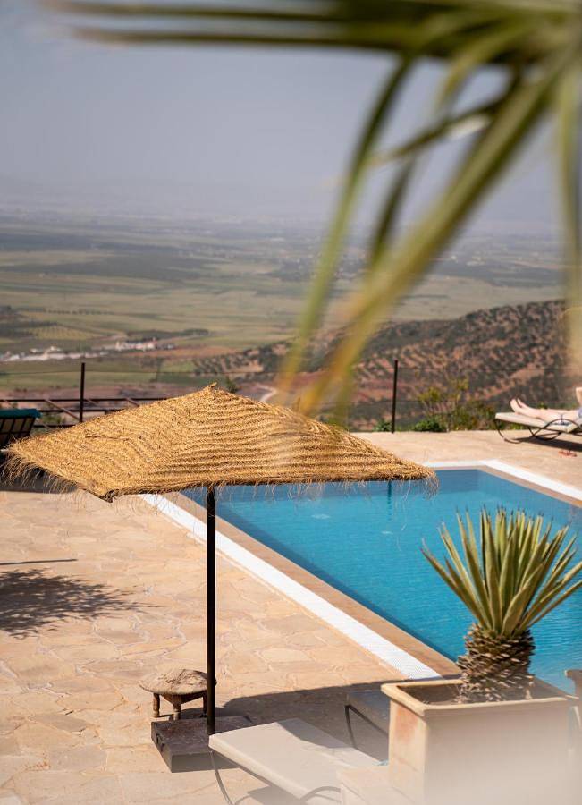 Alojamiento y desayuno para 3 personas, con jardín además de piscina y vistas - 1