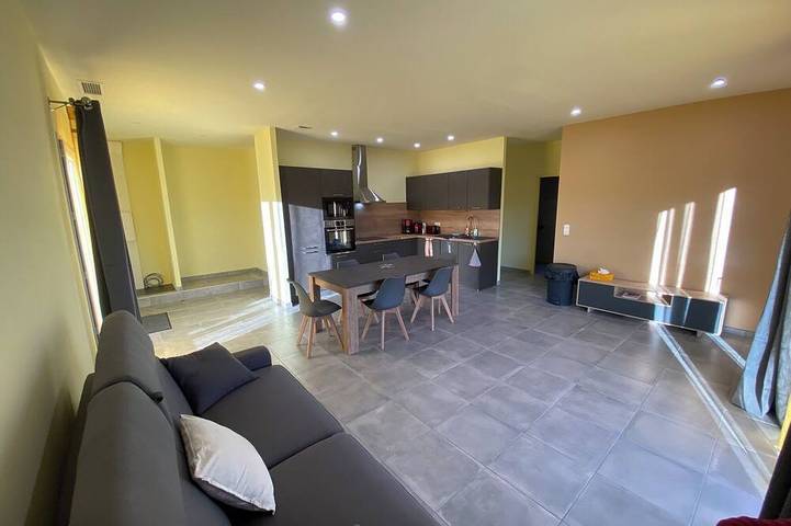 Gîte pour 6 personnes, avec jardin à Trévillach