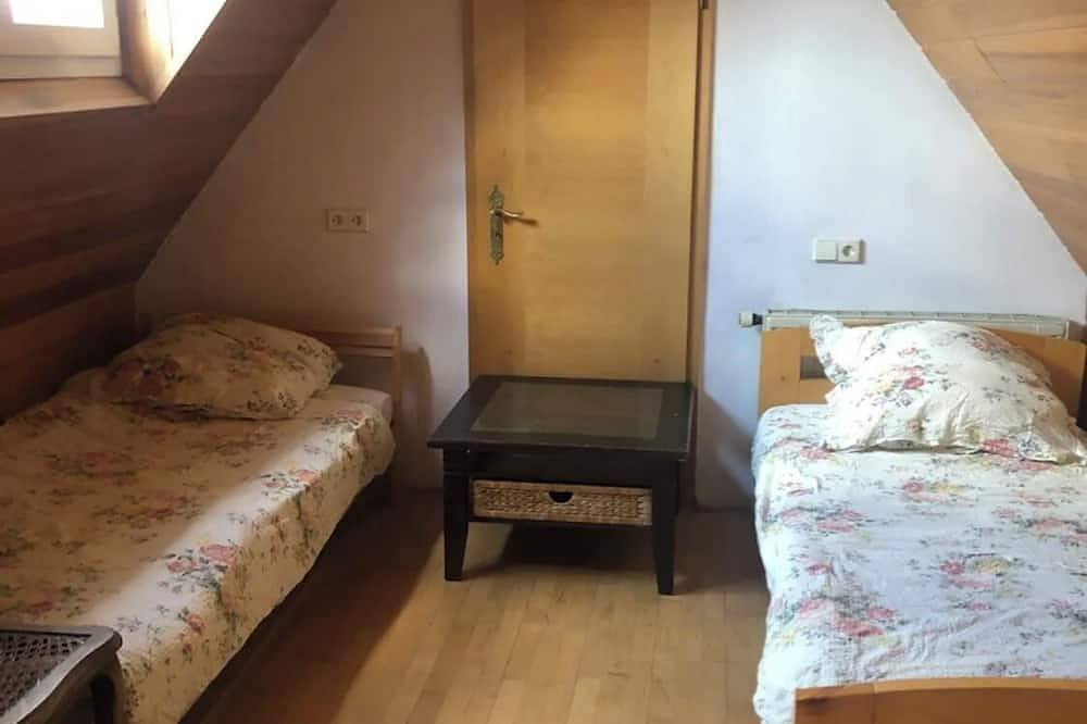 Ganze Wohnung, Großräumiges 2-Zimmer Apartment mit Küche und Bad in Leverkusen, Bergisches Land