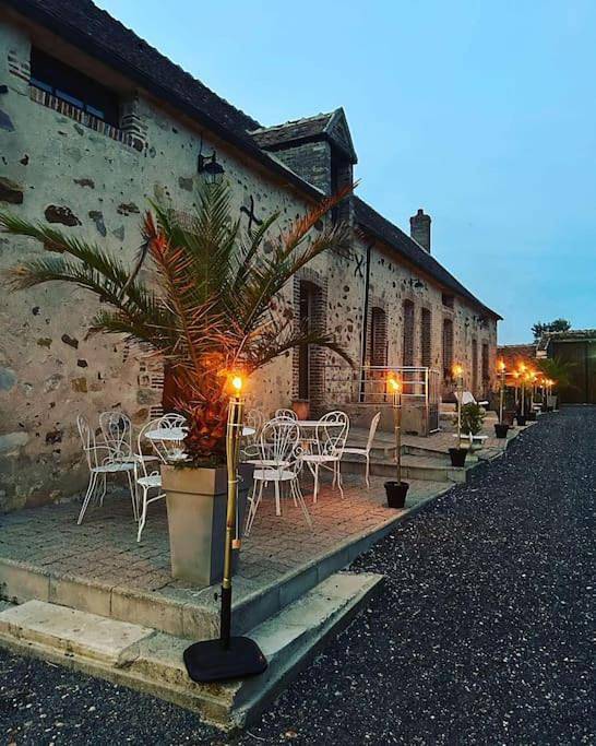 Location de vacances pour 16 personnes, animaux acceptés à Vallery