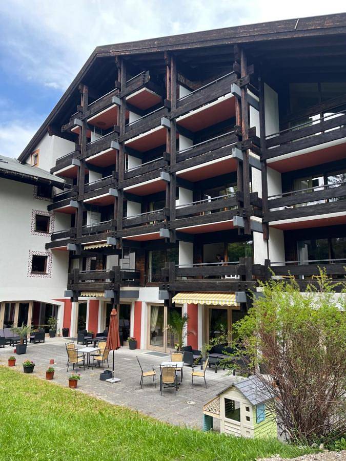 Lodge, mit Terrasse und Garten sowie Ausblick