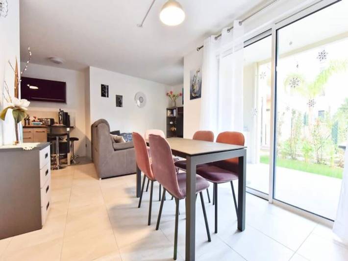 Gîte pour 4 personnes, avec terrasse et piscine, adapté aux familles dans Port du Mourre-Rouge - 2