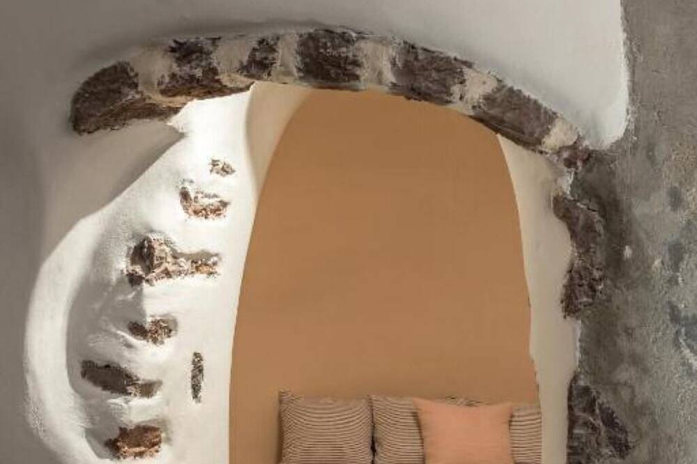 Charming Oia Retreat | 1 Unit | Scenic Cycladic Views in Oia, Santorin