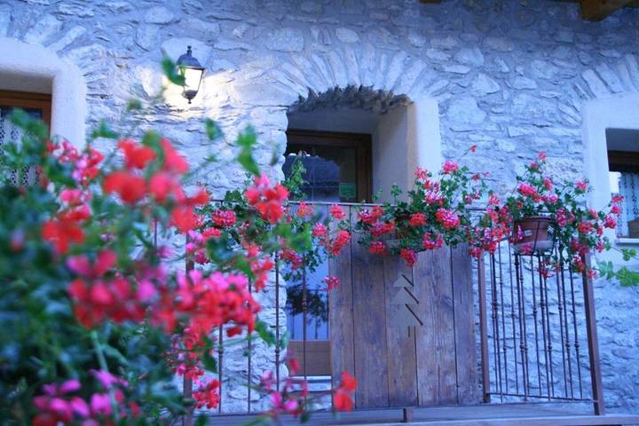 Maison de campagne pour 2 personnes, avec Balcon et Terrasse ainsi que Jardin et Vue dans Gignod
