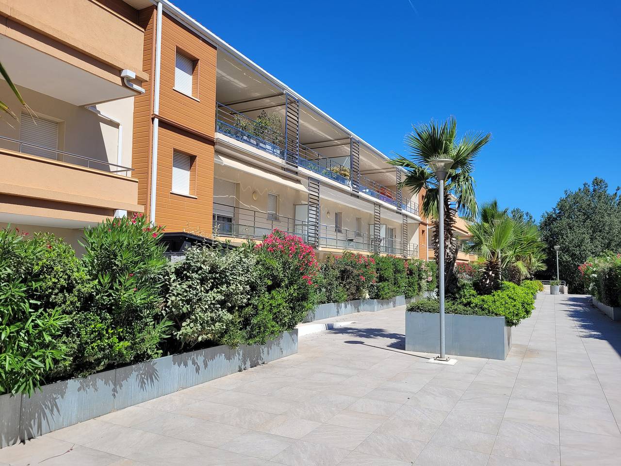 Entire apartment, Modern T3 Apartment, Pool, Garage - Close to Beach in Canet-en-Roussillon - Sleeps 4 in Canet-en-Roussillon, Côte d'Améthyste