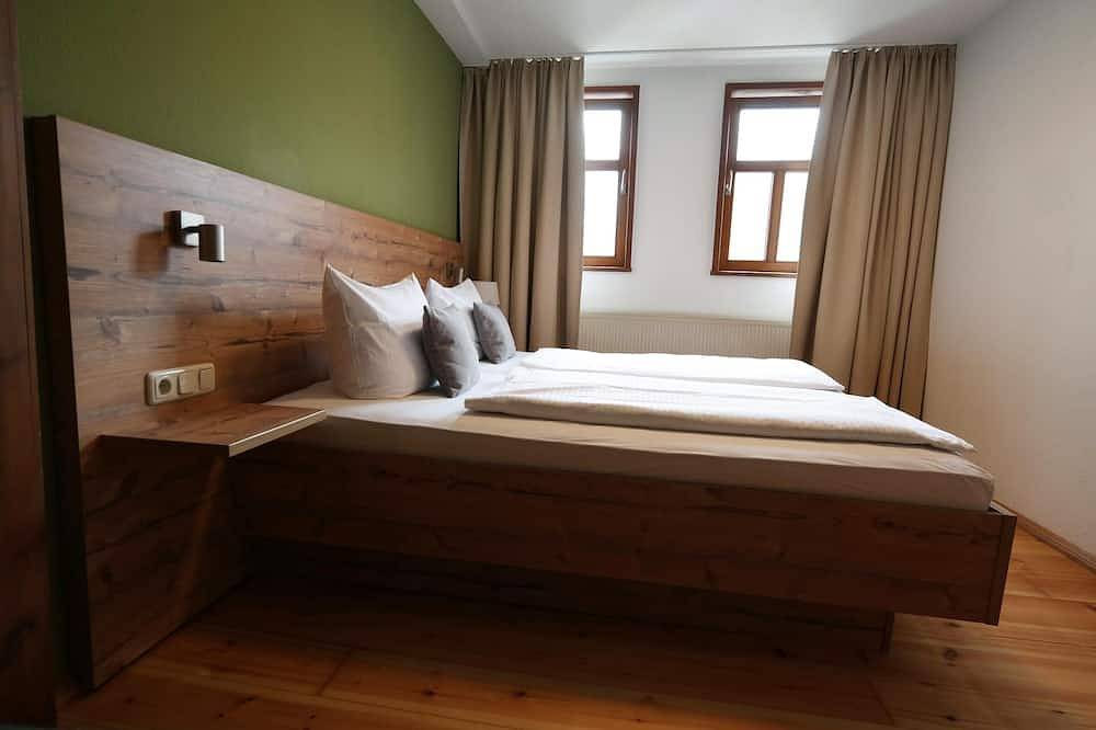 Ganze Wohnung, Dreibett-/Vierbettzimmer mit eigenem Badezimmer in Prichsenstadt, Fränkisches Weinland