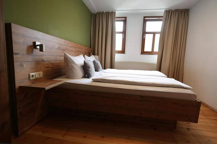 Ganze Wohnung, Dreibett-/Vierbettzimmer mit eigenem Badezimmer in Prichsenstadt, Fränkisches Weinland