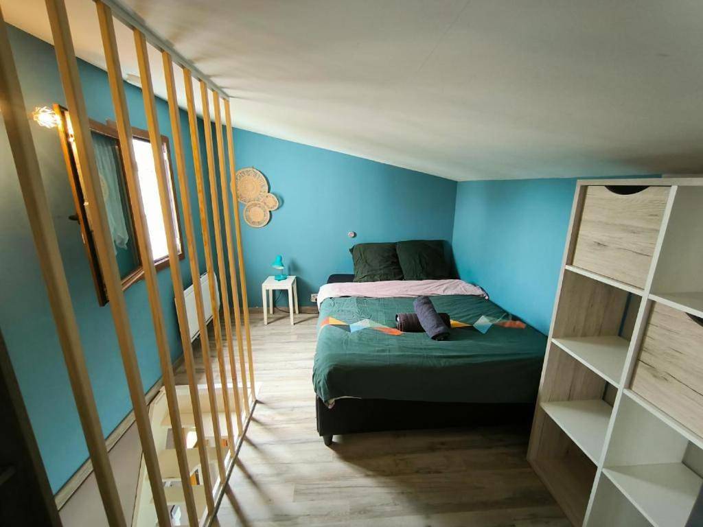 Appartement entier, Havre de Paix avec Jardin privatif et Parking Gratuit à 15 min de Versailles in Montigny-le-Bretonneux, Yvelines